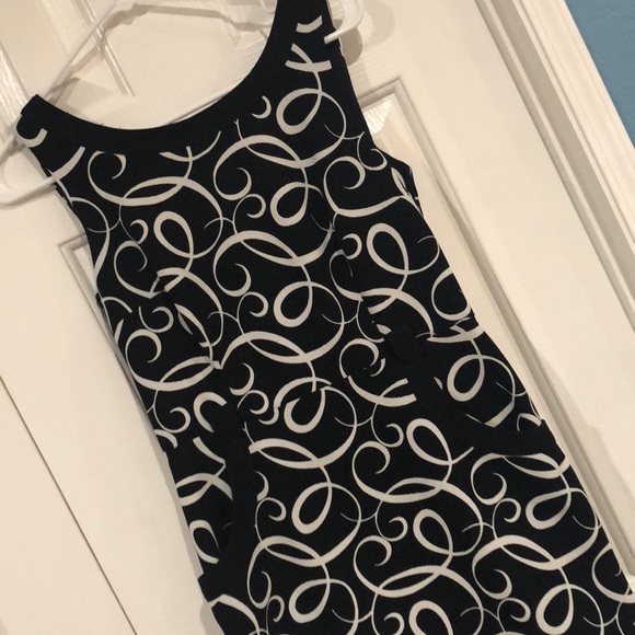 London Times Dresses & Skirts - London Times size 4 dress missing belt